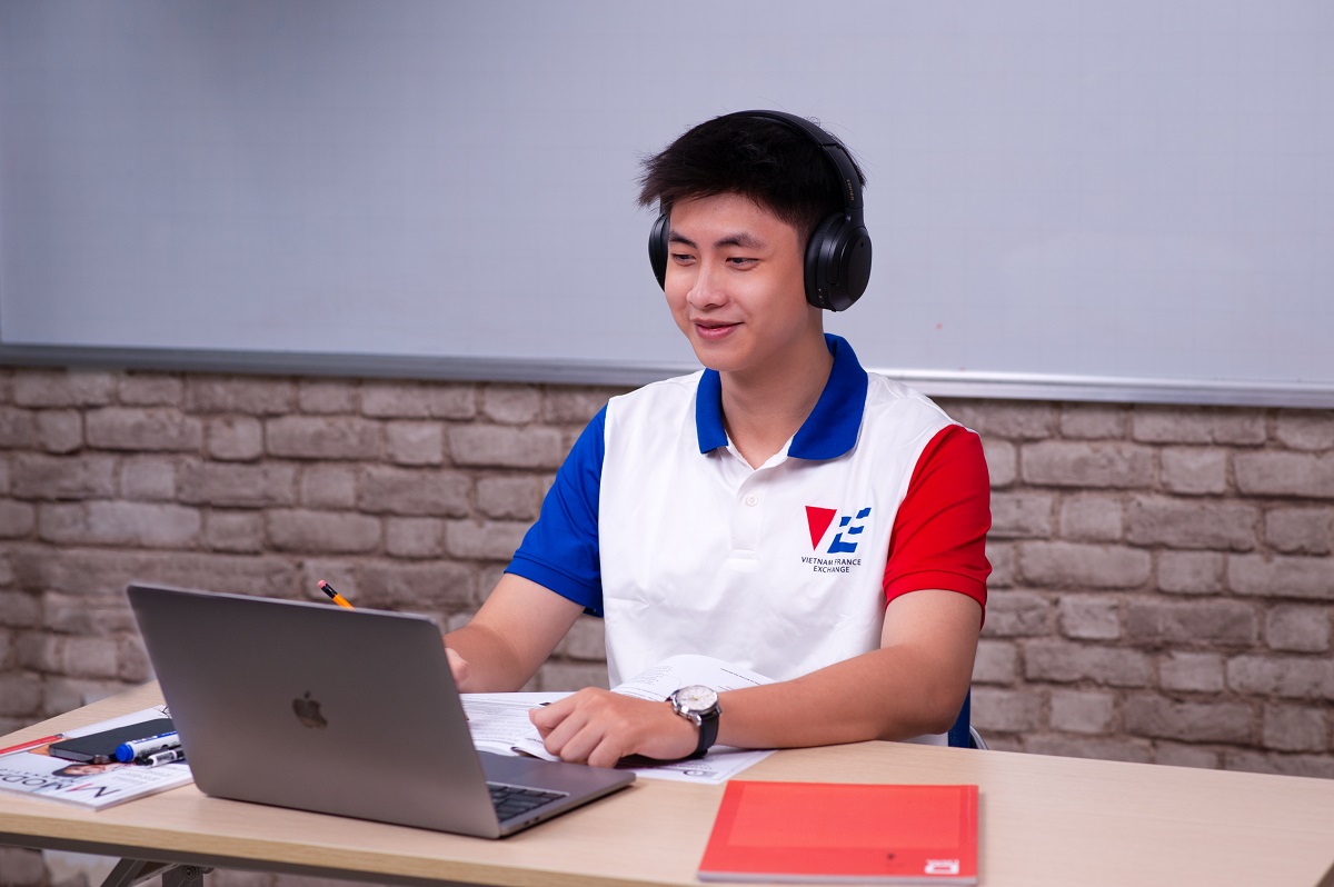 khoa-hoc-online-tai-vfe